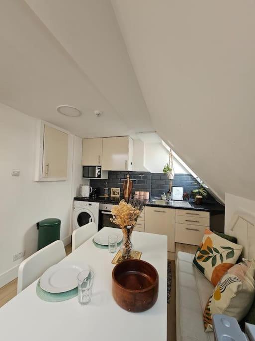 West Kensington Bright Flat Londres Exterior foto